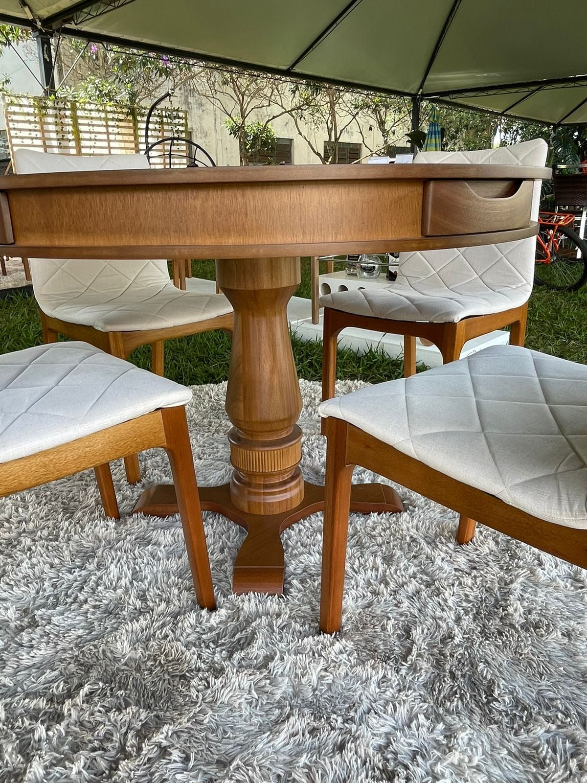 Mesa de Jogos Redonda para Carteado com 4 Gavetas e Porta-Copos — 4 Lugares com Tampo Reversível